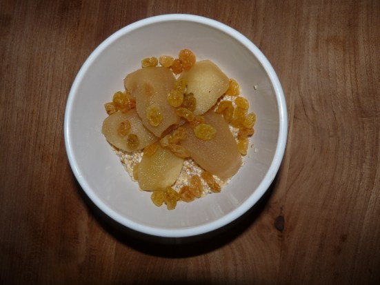 Lait d'amandes pommes cuites à la cannelle raisins blonds