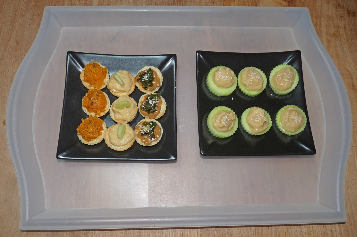 Canapés feuilletés de patate douce, houmous-concombre et purée d'amandes-feuilles de blettes et canapés concombre-houmous