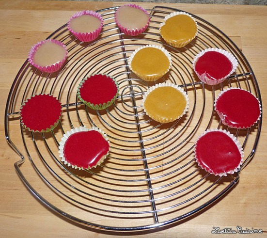 Mini-muffins et glacages au sucre colorés Mini-muffins et glacages au sucre colorés