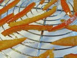 Écorces d&rsquo;oranges confites au sucre&nbsp;roux