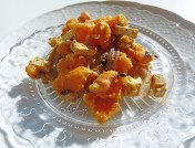 Poêlée de patates douces, oignons rouges et tofu fumé