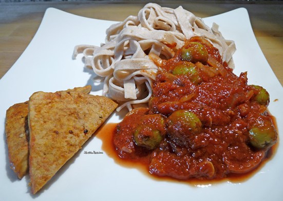 Tofu sauce tomate olives