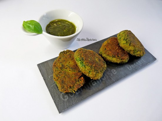 Nuggets de feuilles de blettes au poivre rouge sauce pesto