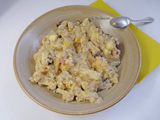 Porridge pommes graines de chia et dattes
