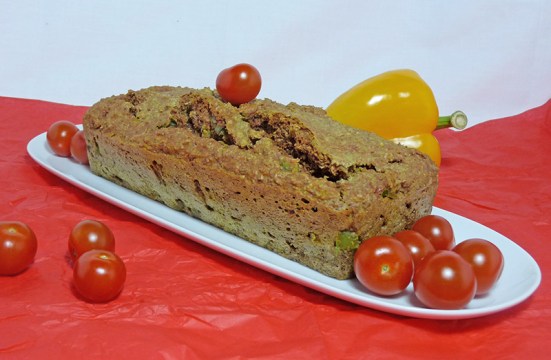 Cake au son, échalotes, poivron et curcuma