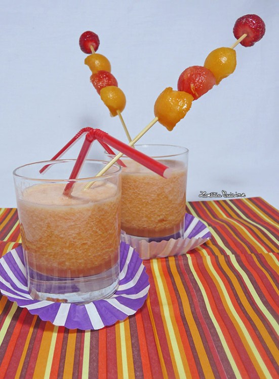 Cocktail rhum, melon, pastèque, nectarine jaune et citron vert