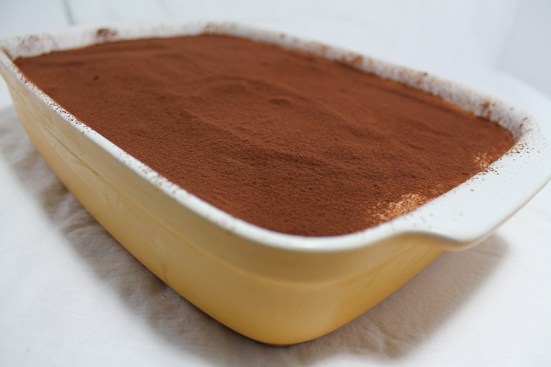 Méga tiramisu très léger aux amandes et à la confiture de cerises noires