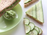 Tartines de concombre à la crème d&rsquo;avocat-roquette