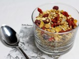 Granola avec petites graines et fruits&nbsp;rouges