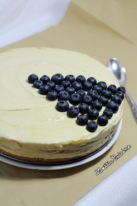 Layer-cake à la mousse de coco-mangue et myrtilles