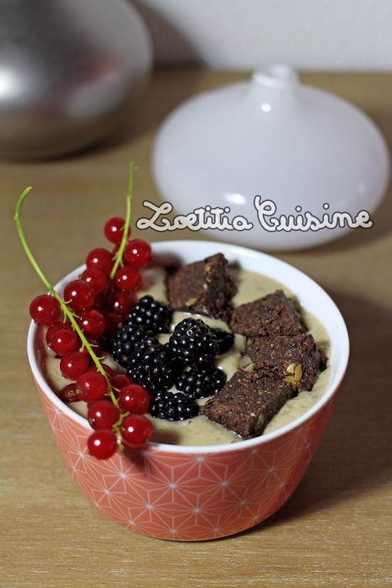 Smoothie bowl décadent du lundi matin