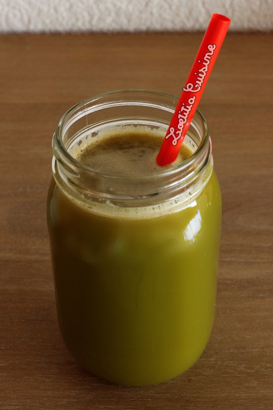 Jus carottes, concombre et pêche jaune