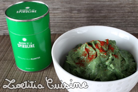Guacamole à la spiruline aux plantes