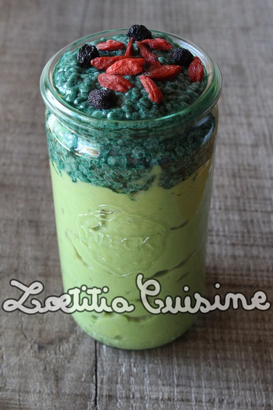 topping-de-pudding-de-graines-de-chia-a-la-spiruline